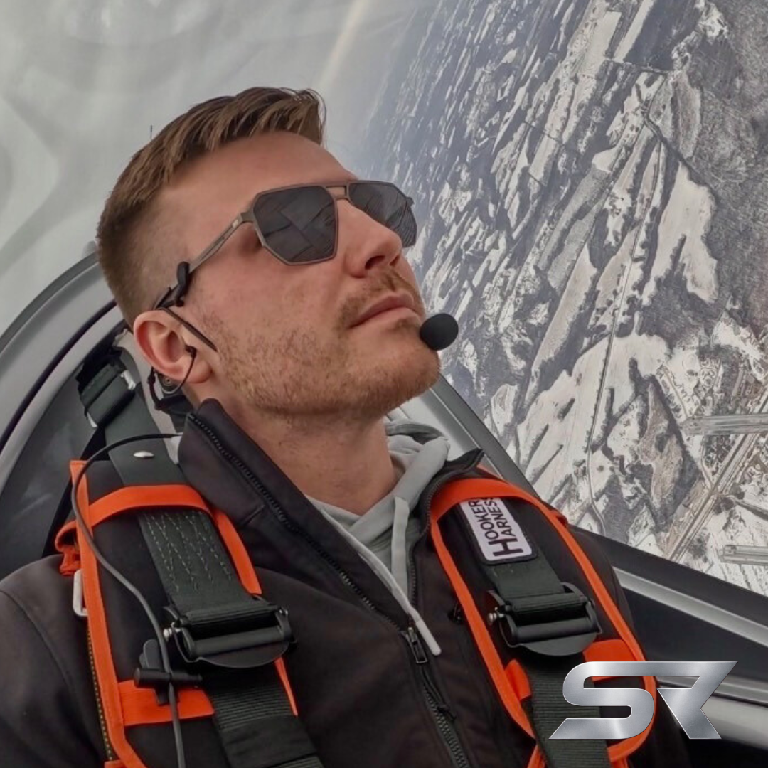 Why Pilots Choose Non-Polarized Sunglasses Over Polarized